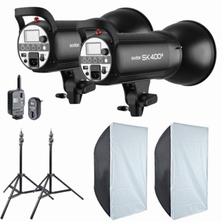 Kit de deux éclairages Godox SK400 avec trépieds et diffuseurs, comprenant des télécommandes pour un contrôle à distance.